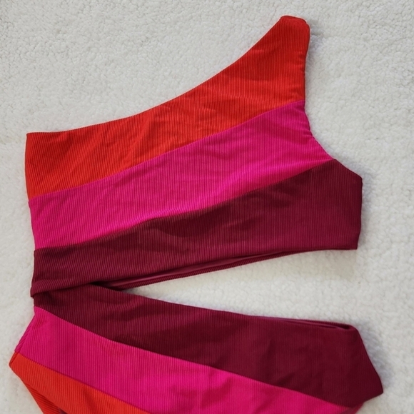 New!Beach Riot Joyce In Be Mine  Colorblock Cut-out One Piece Swimsuit - Picture 8 of 16